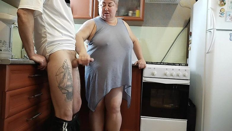 Zona901: på morgonen, i köket, onanerar en fet kvinna min kuk...