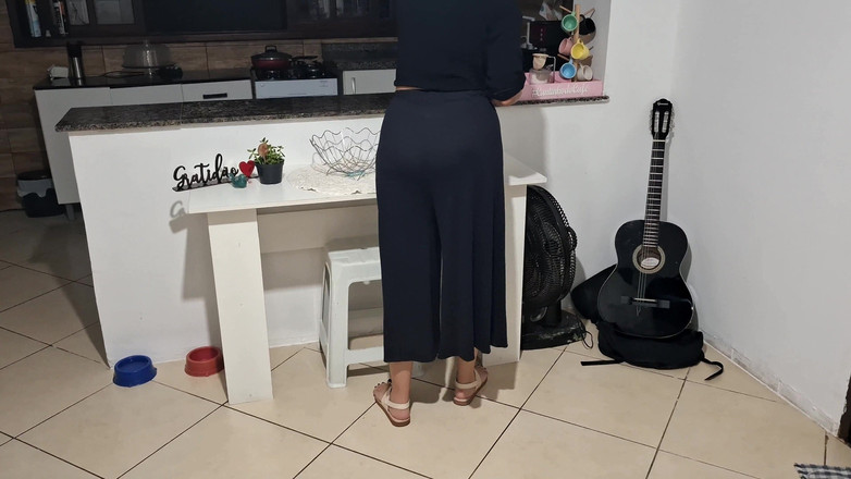 Gabi SweetCouplesStories: Un beau-fils demande de l’aide à sa belle-mère pour qu’il puisse...