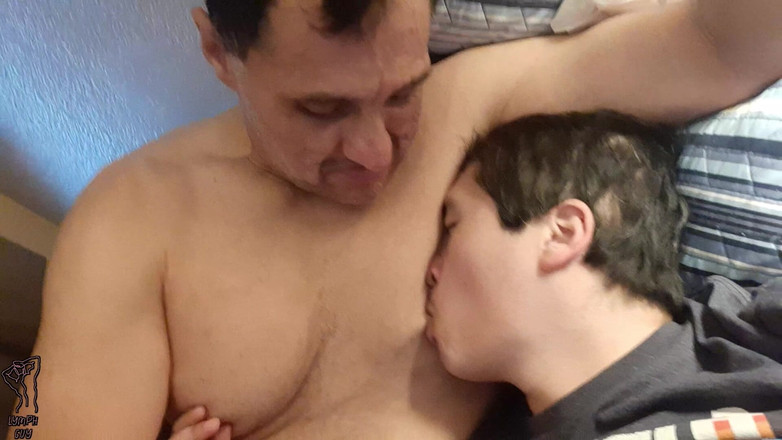 Lymph Guy: Kluk miluje sání na kozách nevlastního táty