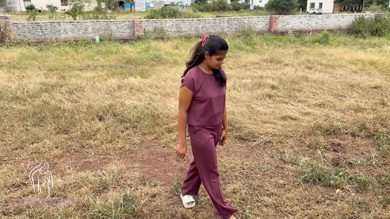 Sexy Komal: The Salesman Went to Buy a Soft Plot at the...