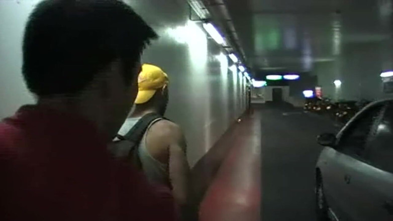 Gaybareback: นางหีหนุ่มเอเชียดูดควยฉันในห้องน้ำ