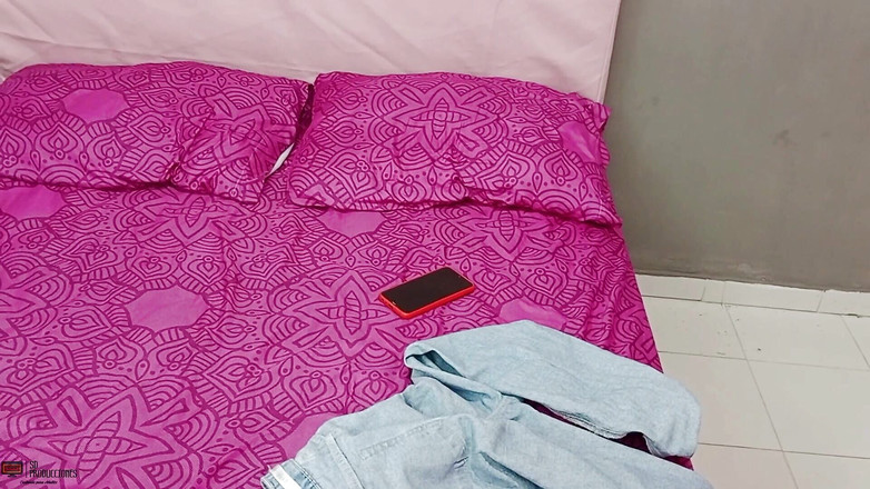 Candyrouse: Stiefmoeder en stiefdochter hebben geweldige lesbische seks - porno in het...