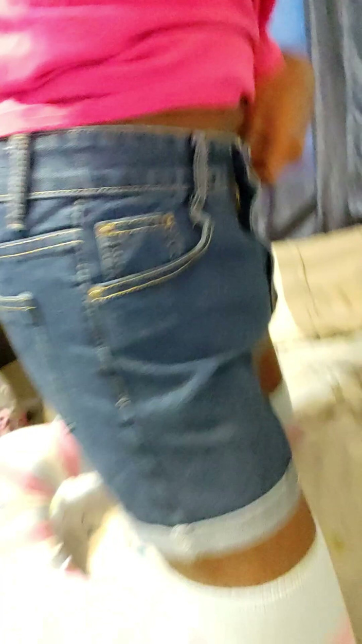 PawgrammerSocks: Black Femboy mostra sua calcinha protuberância e bunda