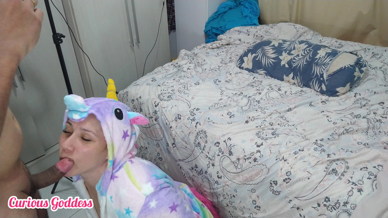 Adrian And Curious: Curious goddess - gadis unicorn lagi asik nyepong kontol dan pantatnya...