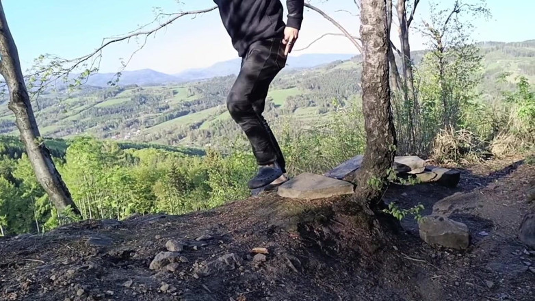 kickerscooter: Salpica en la roca