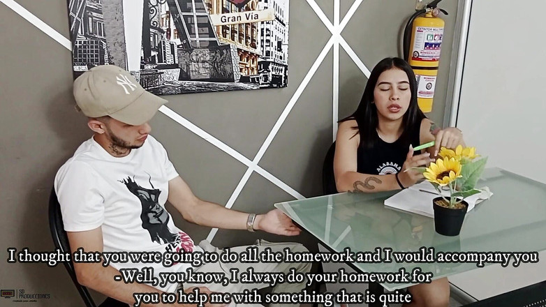 Vayolet: 宿題をする代わりにオーラルセックスをしているムラムラした友達 - スペイン語のポルノ