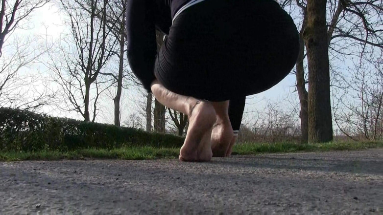 Yvette xtreme: Spring time - Barefoot time