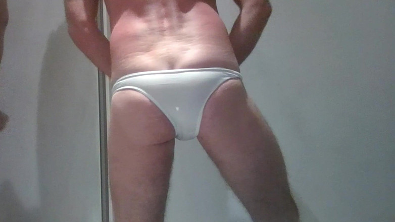 Alan Long: De trap van het gebouw in mijn slipje afgaan!