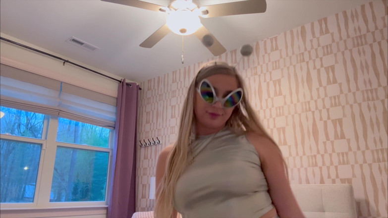 Kink in Time: Phoenix Sinz futuristiska jättedominans 4K förstapersonsvy Krympande fantasi väntar!