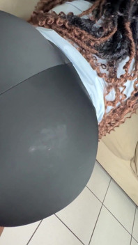 Sekretaris semok kulit hitam dengan rok mini ini dientot habis-habisan sama besar sampai matanya merem melek