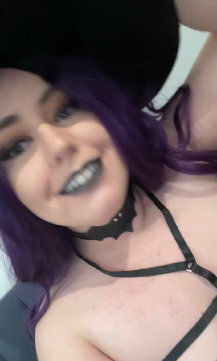 KinkyKatie: Oké... een van mijn knikken toont absoluut het voelt zo...