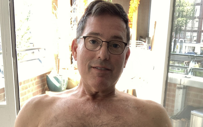 TJenner: Je touche mon nombril, je mange mon sperme puis je...