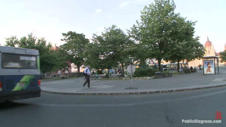 Public Disgrace by Kink: Sandra Romain je zpět v akci dominující nic netušící britské...
