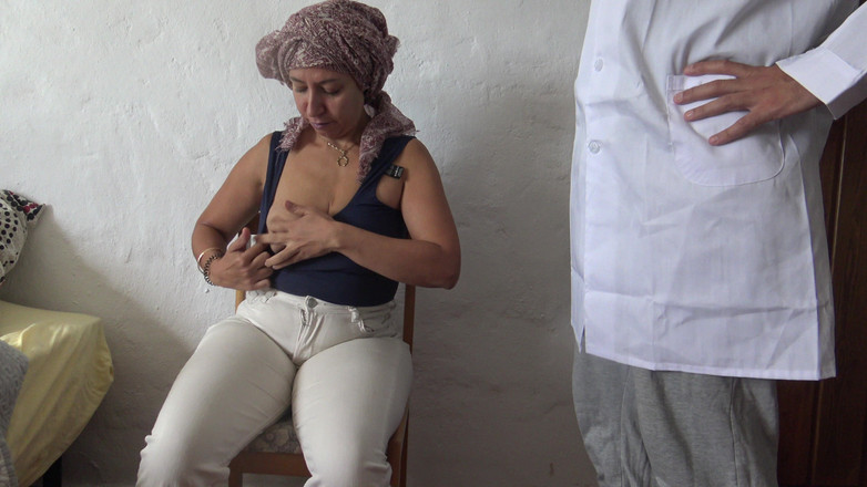 Souzan Halabi: 음란한 영국 의사가 런던 클리닉에서 늙은 여성 환자를 검사합니다.