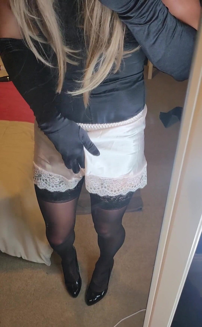 JessicaXD: 婴儿粉色缎面法国内裤和黑色内衣