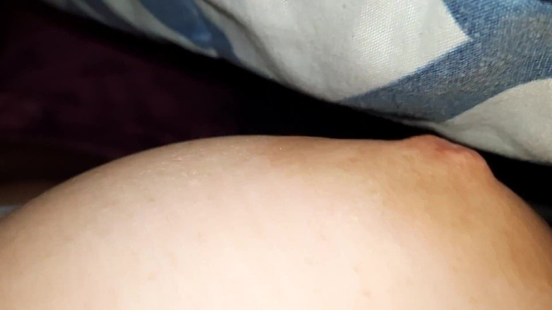 Lucyplay: 目が覚めたので、ベッドで自慰行為をしました