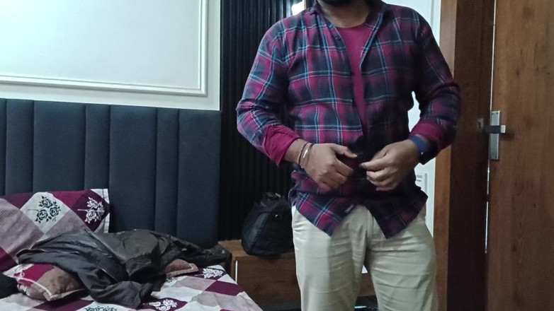 Austin Rose: Зрелый Индийский Папочка Один В Своей Комнате, 4K Видео