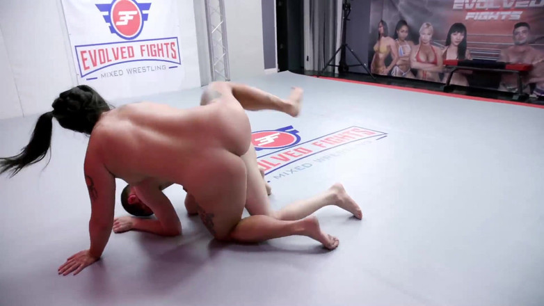 Evolved Fights: Miss Demeanor大战Flufffy