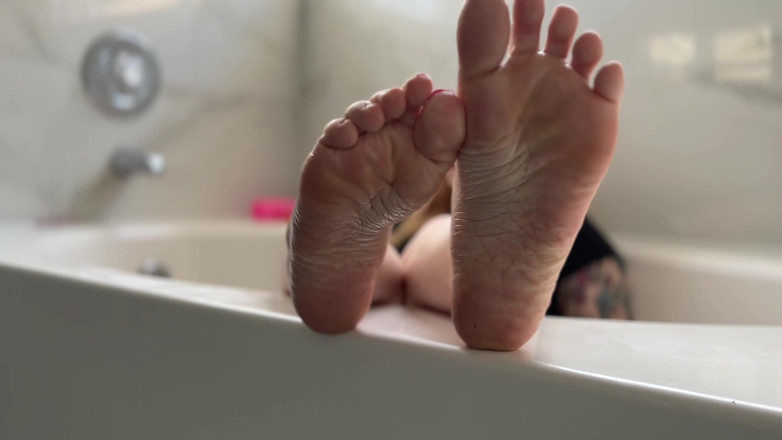 Lenna Lux: Маслянистые подошвы, инструкция по крупным планом