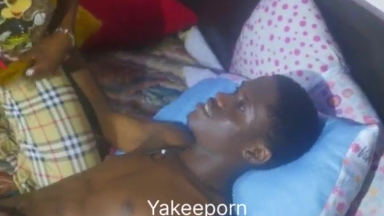 Yakeeporn: 美しい乙女は私が彼女を貫く方法を愛しています