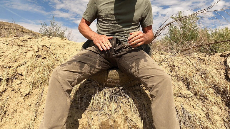 Lapetus: फील्ड वर्क के दौरान पेशाब का छिड़काव