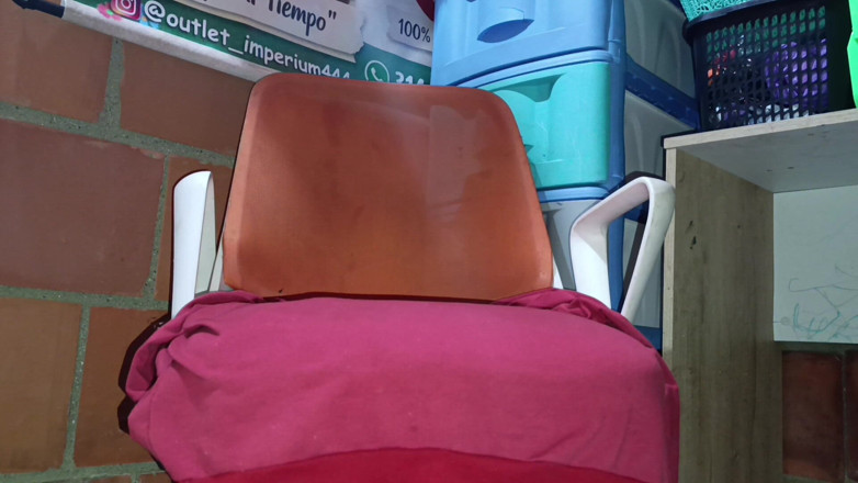Dalyla: Lesbiană sexy se satisface în camera ei