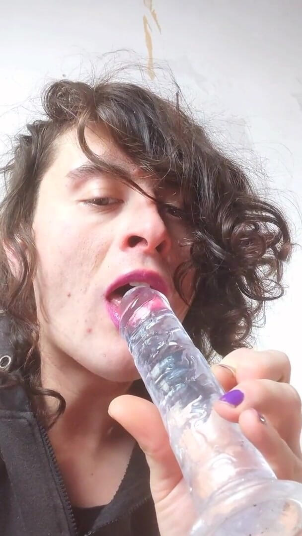 Sara B: Dildo blowjob Sara Nb