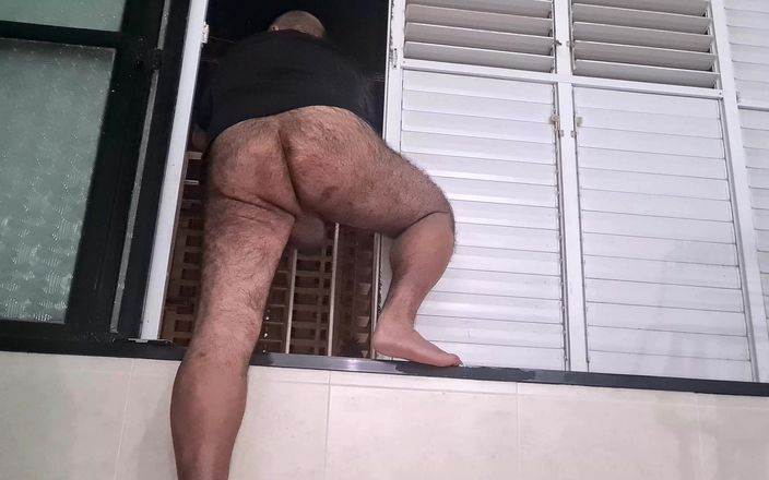 Ilovetobenaked: Esporre dal mio balcone - guardami, gente! Per favore!