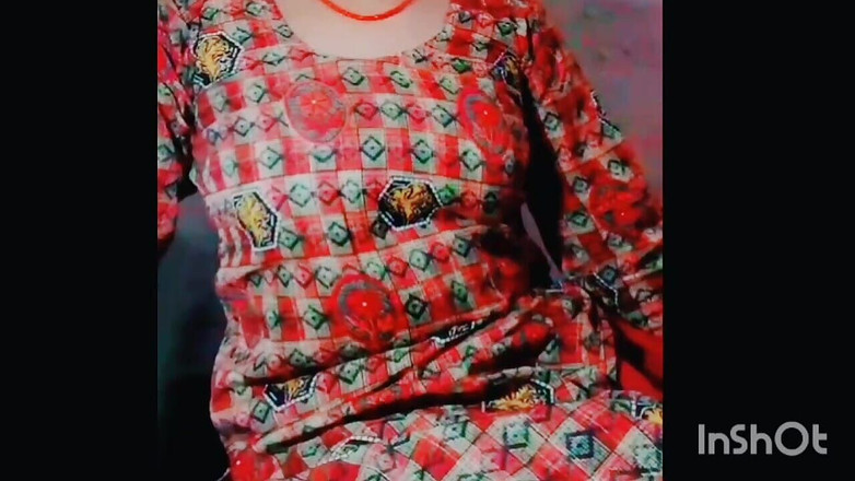 TricolorMusic3: Мені багато не вистачає твого члена, з моєї пизди капає вода, вона стала дуже мокрою, просто поклади в нього маленький член, вона піде