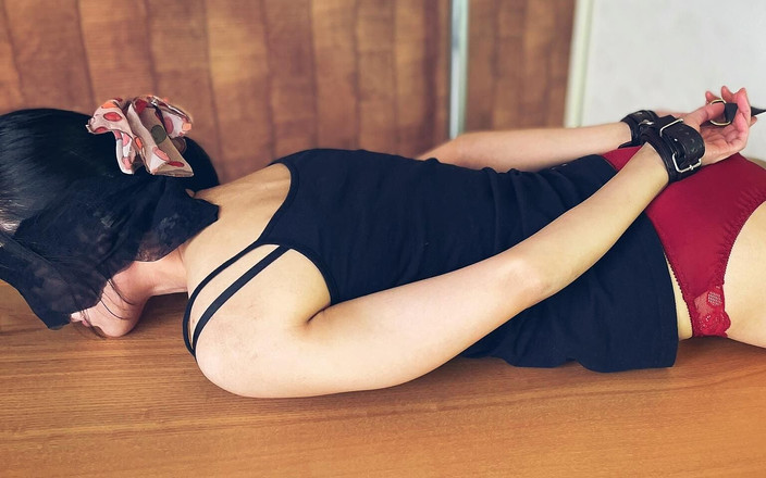 ushirosugatanomiki: Masturbazione vibratore inarrestabile lasciata intatta per molto tempo