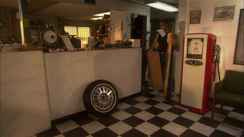 Content Candy: Two horny sluts having a foursome at the garage