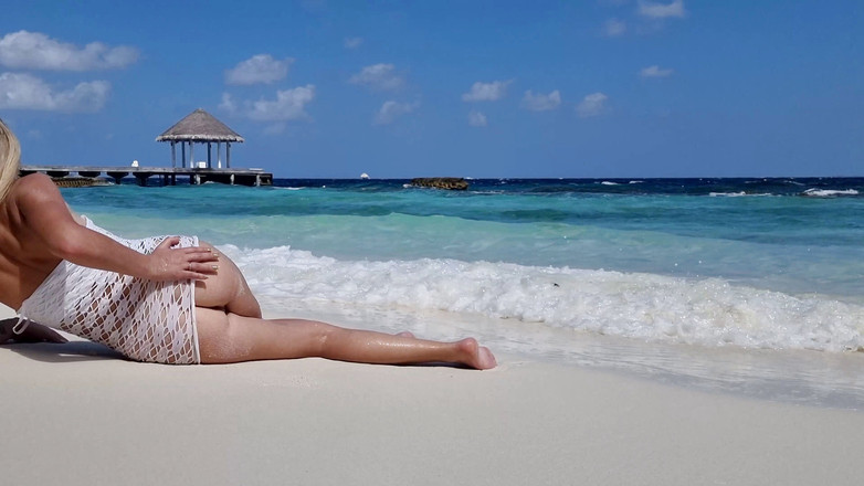 TheloveStory: Draußen sexy teen ohne höschen, heißer arsch