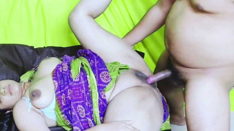 Bhabi8068: Une bhabhi desi du village avec son ex-copain HD