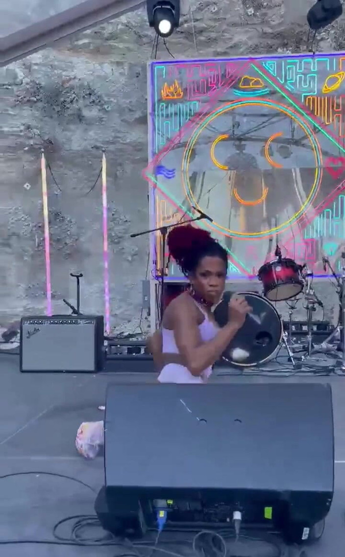 AJ180: Para los que me pregunten, soy una de las bailarinas...