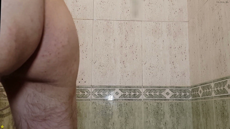HeIsSooThin: Aceite De Masaje Para Mi Trasero Después De La Ducha