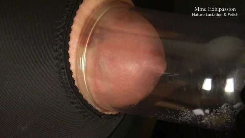 Mme Exhipassion: Lactating mature: My hard breastmilking hucow training with two heavy...