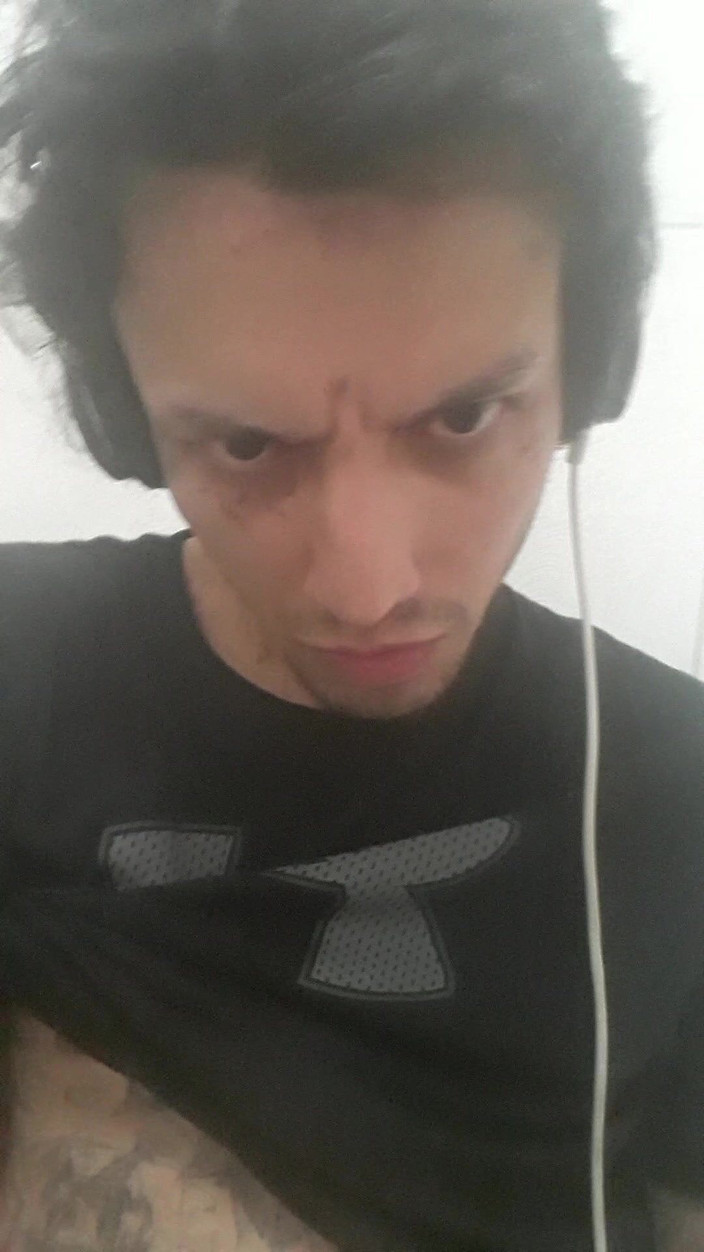 Maurice Crowbar: Chico gótico se corre con gran polla