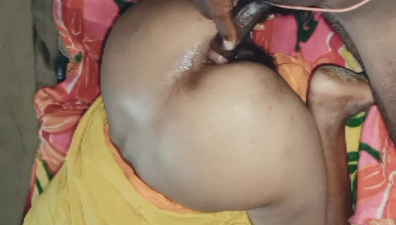 Treblsex: Bunda da cunhada fodida depois de aplicar óleo