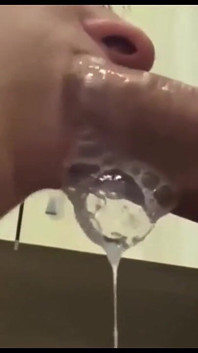 Shots van sperma in de keel