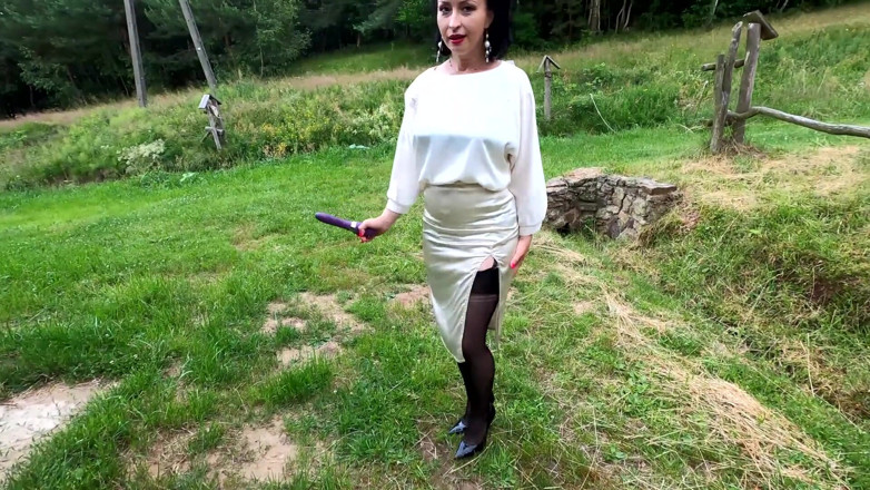 Wanilianna: Lila dildo und schwarze strümpfe