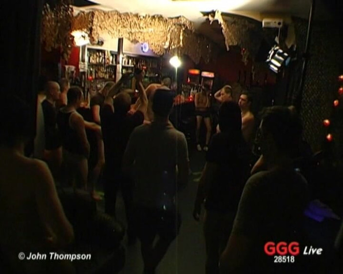 GGG John Thompson OLD STYLE: Ggg - सुनहरे बालों वाली धमाकेदार Sandra Star की जंगली बार पार्टी में सामूहिक चुदाई होती है - उसे यह सब लेते हुए देखें!