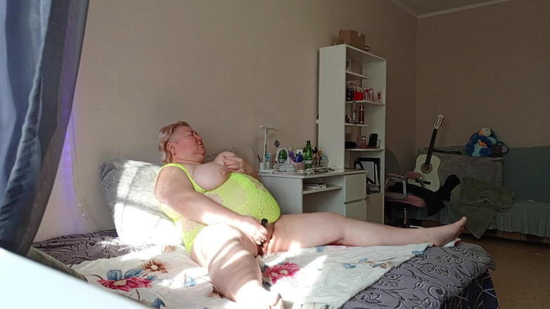 Zona901: Velká chlupatá kundička a velká prsa tchyně