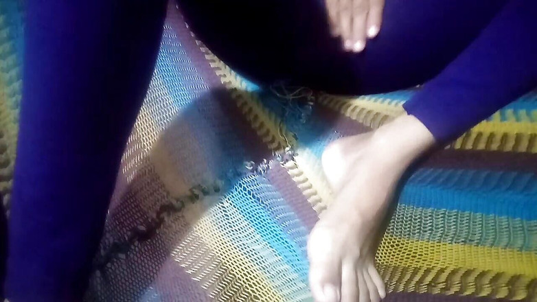 Agathatey_1: Agatha onanerar och orgasmer