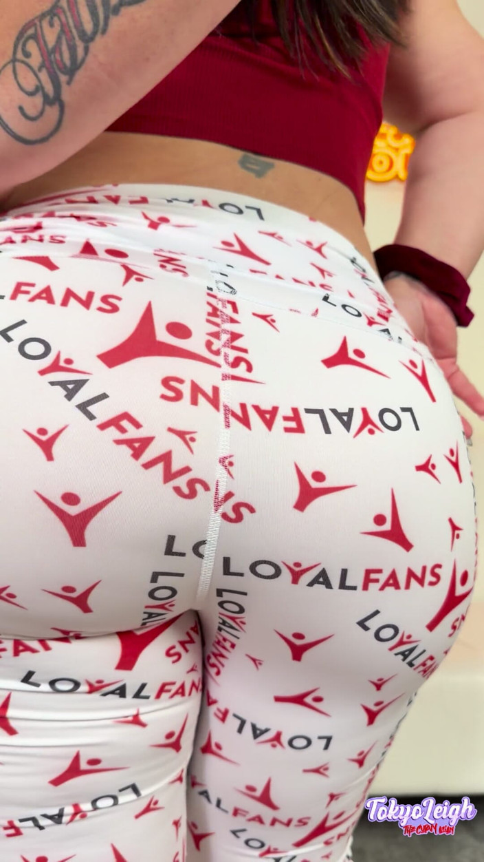 Tokyo Leigh: 442: Worship My Big Ass