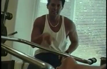 Hot Girlz: She asks for help on how to workout