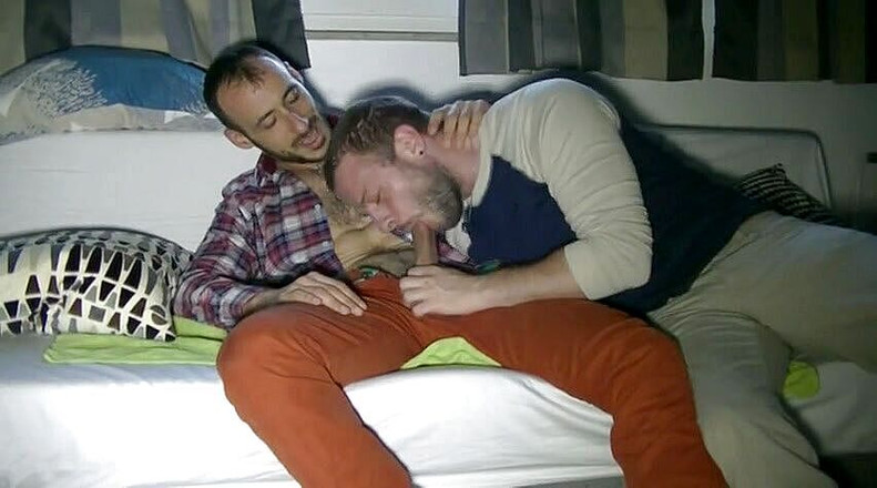 Gaybareback: Дені відтрахана без презерватива і кремпай від Елі