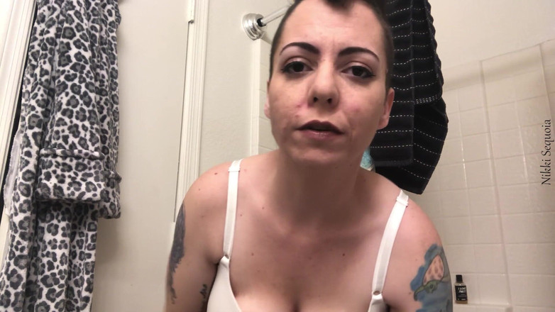 Nikki's Fetishes: 大继妹抽烟被抓