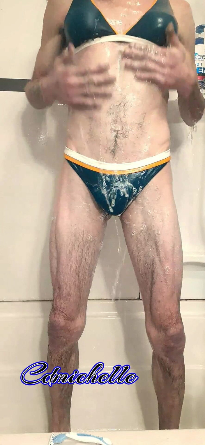 Crossdressers Cd Michelle wearing sexy lingerie: Crossdresser Cdmichell Memakai Pakaian Renang Biru Dua Keping