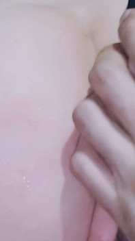 카메라에 모든 것을 시도하는 첫 번째 홈 비디오 귀여운 18 십대