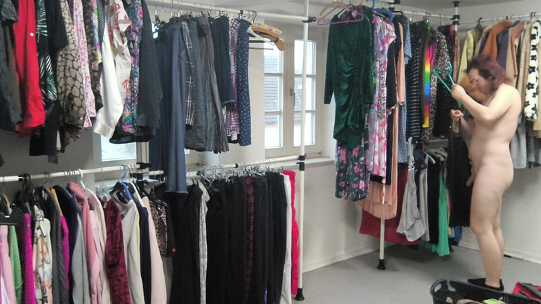 JanineLang: हैंगिंग नेकेड लॉन्ड्री